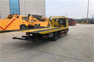 平陆非事故拖车